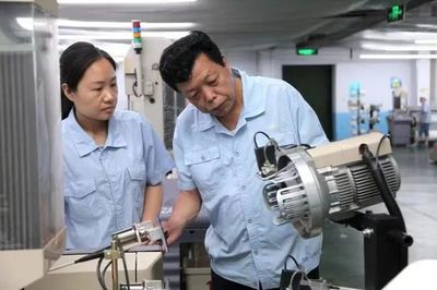 新鄉(xiāng)化纖成立新材料研究院 構(gòu)筑創(chuàng)新引擎，驅(qū)動纖維技術(shù)研發(fā)與產(chǎn)業(yè)轉(zhuǎn)化